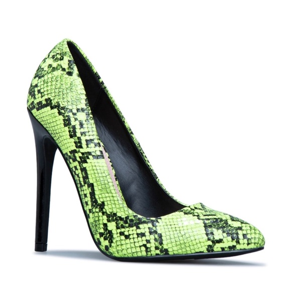 Pretty Mess Pump Pointed Toe Pump - Picture 6 of 7